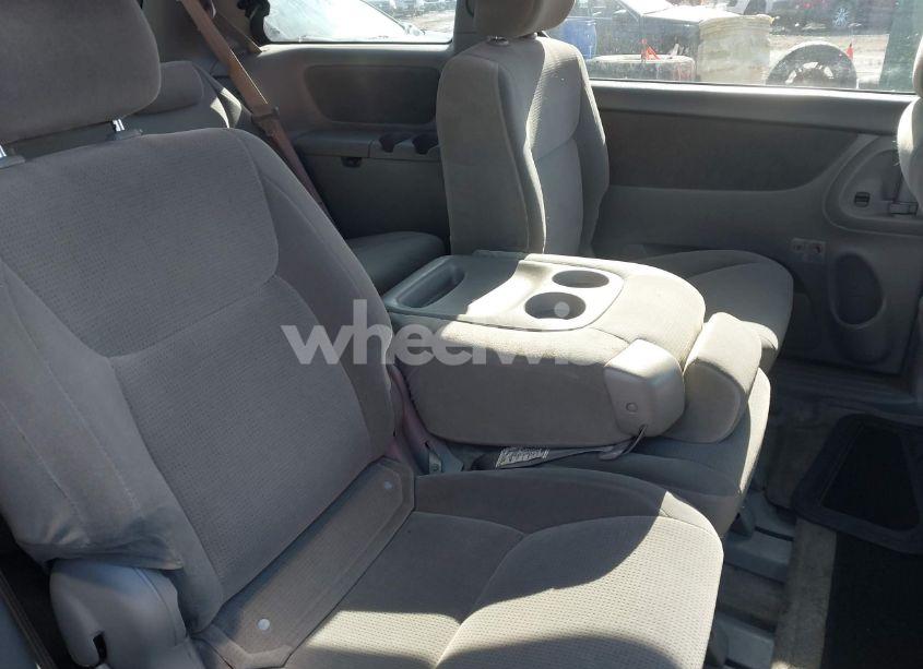 Photo 8 of 2005 Toyota Sienna LE (VIN 5TDZA23C95S323540)