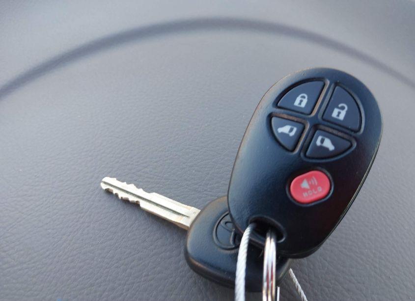 Photo 11 of 2005 Toyota Sienna LE (VIN 5TDZA23C95S384581)