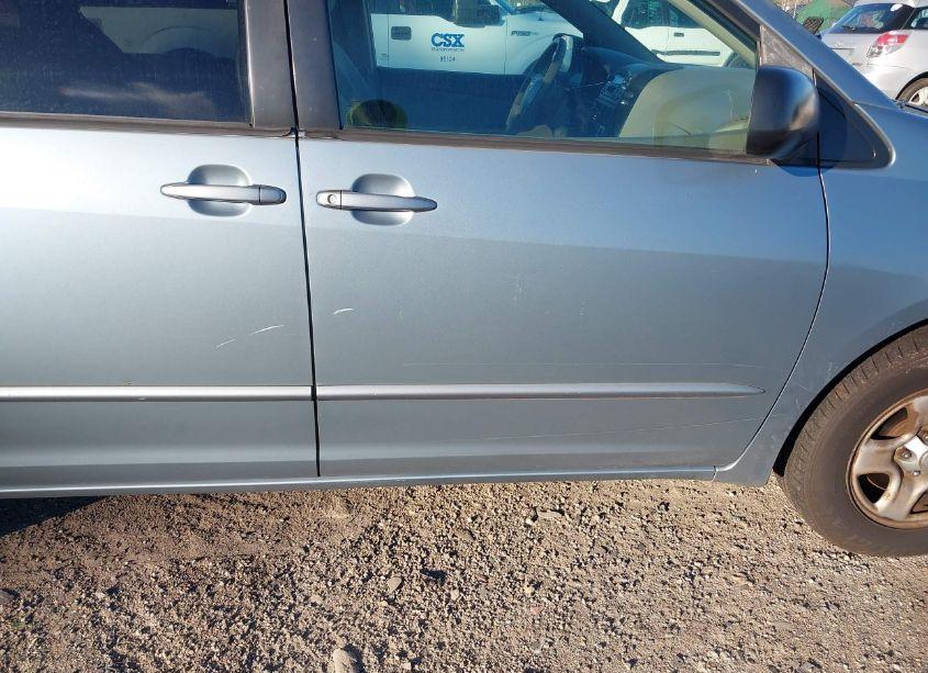 Photo 6 of 2005 Toyota Sienna LE (VIN 5TDZA23C95S384581)
