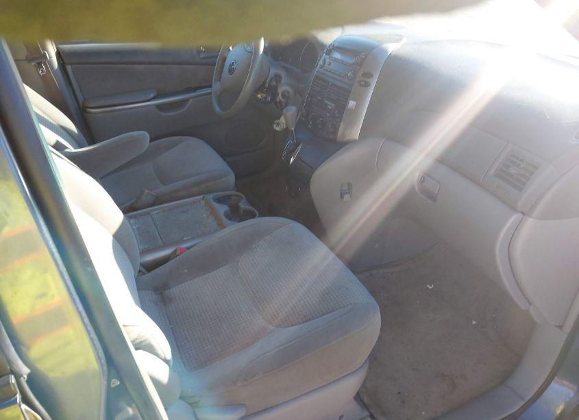 Photo 5 of 2006 Toyota Sienna LE (VIN 5TDZA23C96S401414)