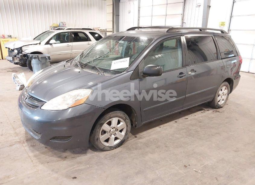 Photo 2 of 2006 Toyota Sienna LE (VIN 5TDZA23C96S440567)