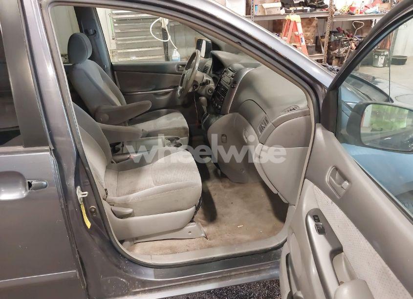 Photo 5 of 2006 Toyota Sienna LE (VIN 5TDZA23C96S440567)