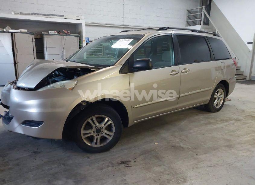 Photo 2 of 2006 Toyota Sienna LE (VIN 5TDZA23C96S446093)