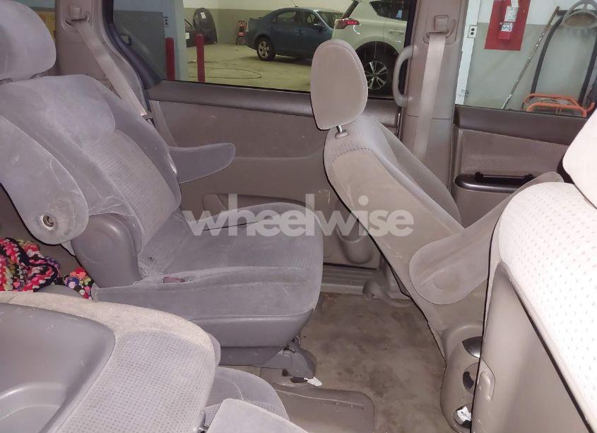 Photo 8 of 2006 Toyota Sienna LE (VIN 5TDZA23C96S446093)