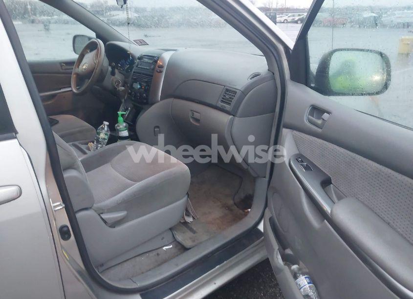 Photo 5 of 2006 Toyota Sienna LE (VIN 5TDZA23C96S503148)