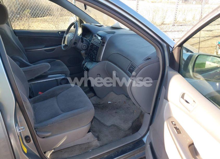 Photo 5 of 2006 Toyota Sienna LE (VIN 5TDZA23C96S534903)