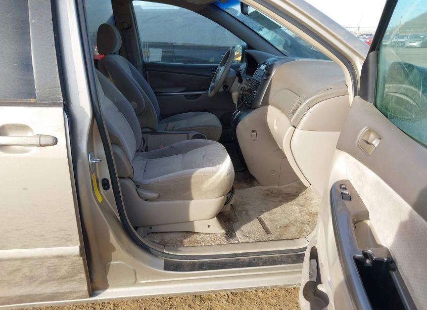 Photo 5 of 2006 Toyota Sienna LE (VIN 5TDZA23C96S556979)