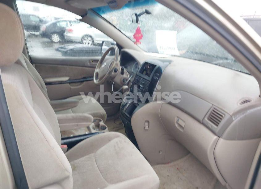 Photo 5 of 2004 Toyota Sienna LE (VIN 5TDZA23CX4S059212)