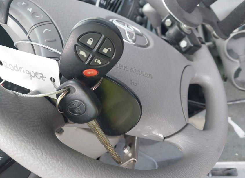 Photo 11 of 2004 Toyota Sienna CE/LE (VIN 5TDZA23CX4S084367)