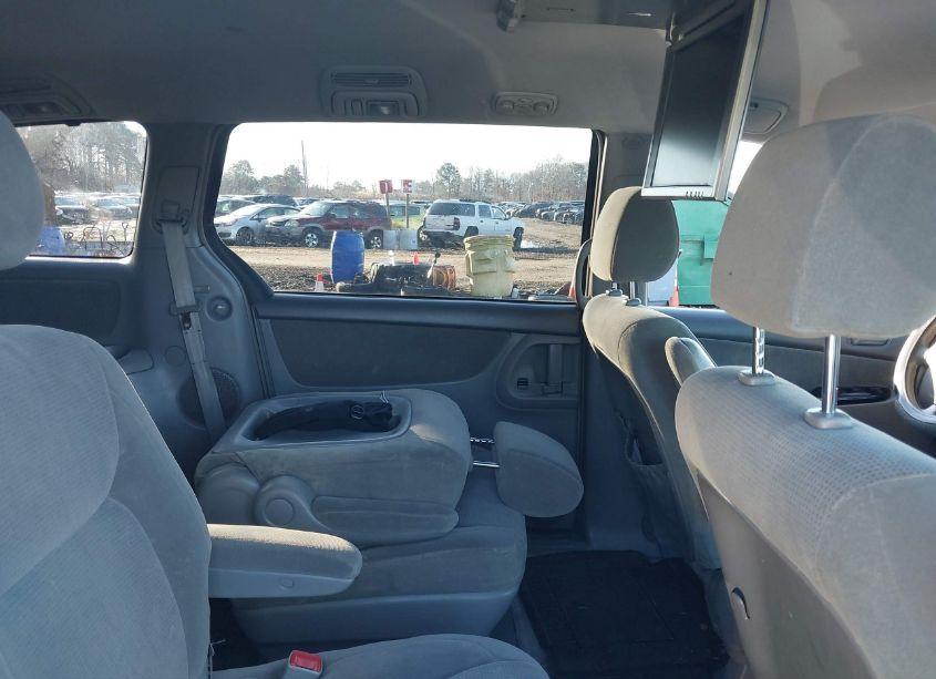 Photo 8 of 2004 Toyota Sienna LE (VIN 5TDZA23CX4S142249)