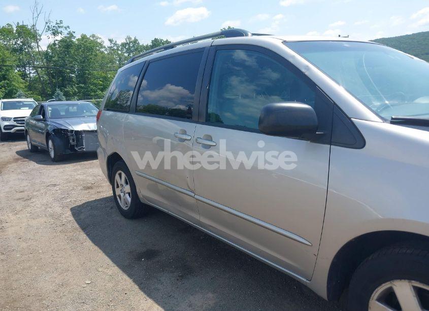 Photo 6 of 2004 Toyota Sienna LE (VIN 5TDZA23CX4S161044)