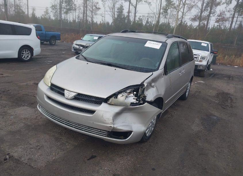 Photo 2 of 2004 Toyota Sienna LE (VIN 5TDZA23CX4S175428)