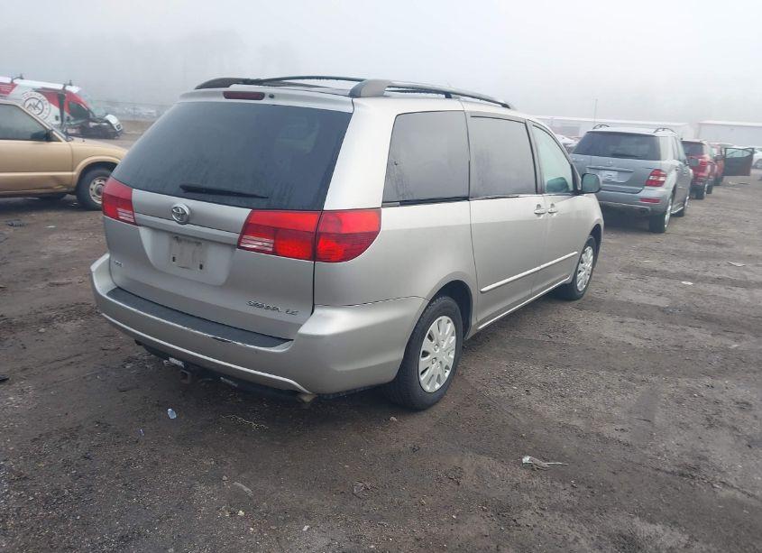 Photo 4 of 2004 Toyota Sienna LE (VIN 5TDZA23CX4S175428)