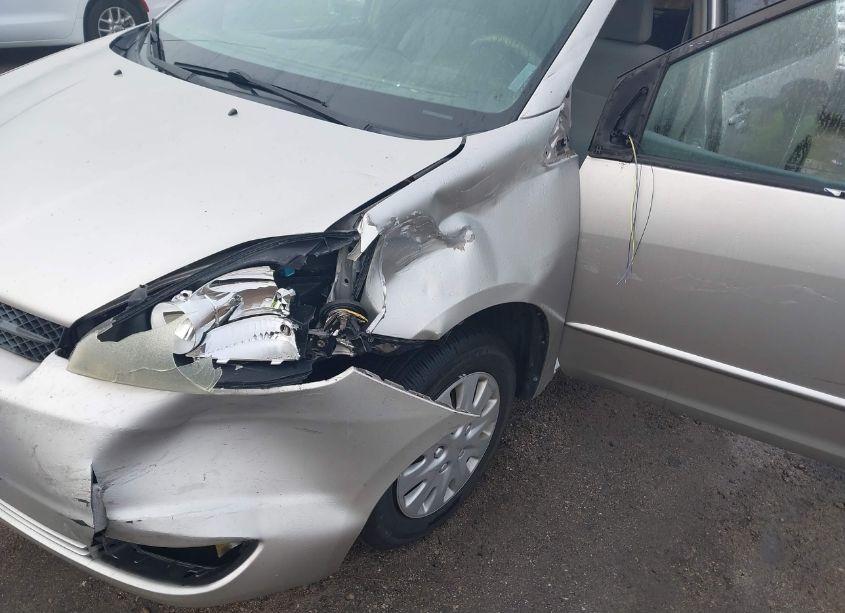 Photo 6 of 2004 Toyota Sienna LE (VIN 5TDZA23CX4S175428)