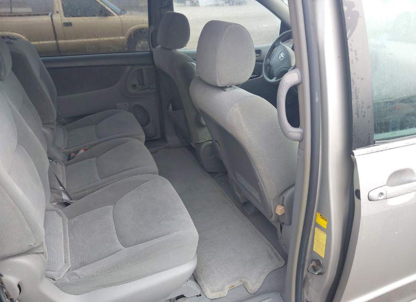Photo 8 of 2004 Toyota Sienna LE (VIN 5TDZA23CX4S175428)