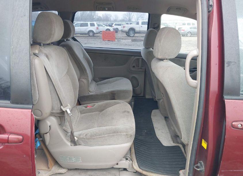 Photo 8 of 2004 Toyota Sienna CE (VIN 5TDZA23CX4S205804)