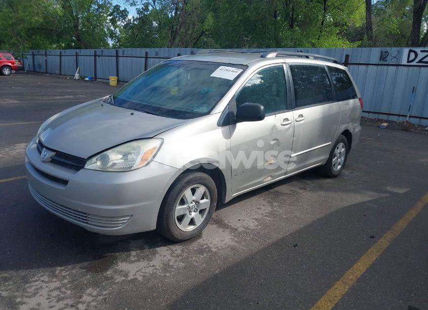 Photo 2 of 2004 Toyota Sienna LE (VIN 5TDZA23CX4S209903)