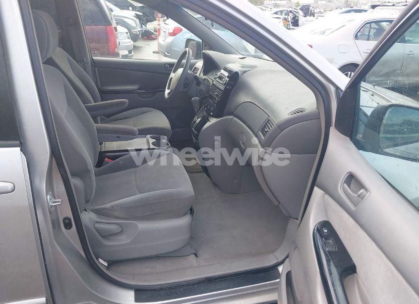 Photo 5 of 2004 Toyota Sienna LE (VIN 5TDZA23CX4S209903)