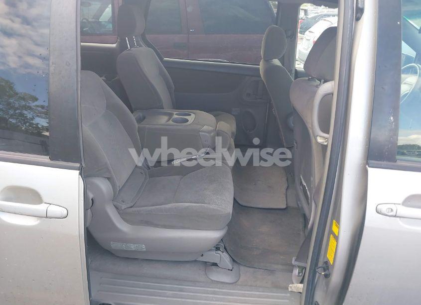Photo 8 of 2004 Toyota Sienna LE (VIN 5TDZA23CX4S209903)