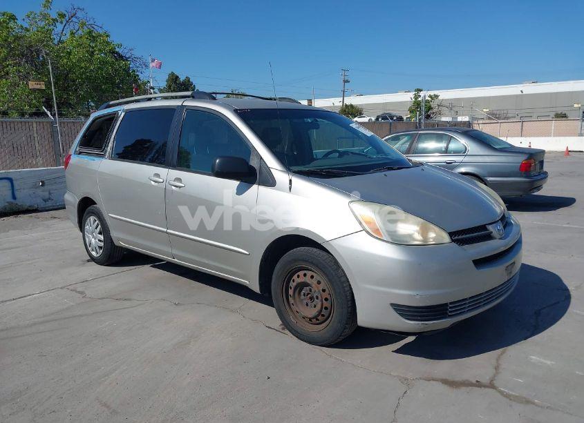 2004 Toyota Sienna LE (VIN 5TDZA23CX4S210033) main photo