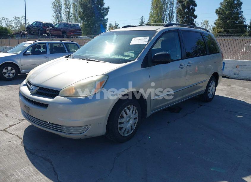 Photo 2 of 2004 Toyota Sienna LE (VIN 5TDZA23CX4S210033)