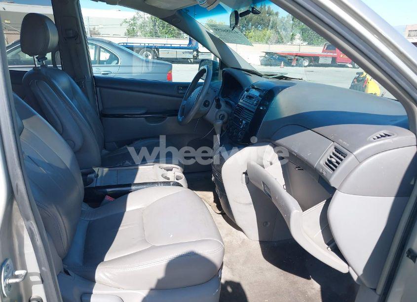 Photo 5 of 2004 Toyota Sienna LE (VIN 5TDZA23CX4S210033)