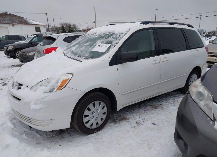 Photo 2 of 2005 Toyota Sienna CE (VIN 5TDZA23CX5S269729)