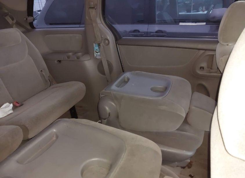 Photo 8 of 2005 Toyota Sienna CE (VIN 5TDZA23CX5S269729)