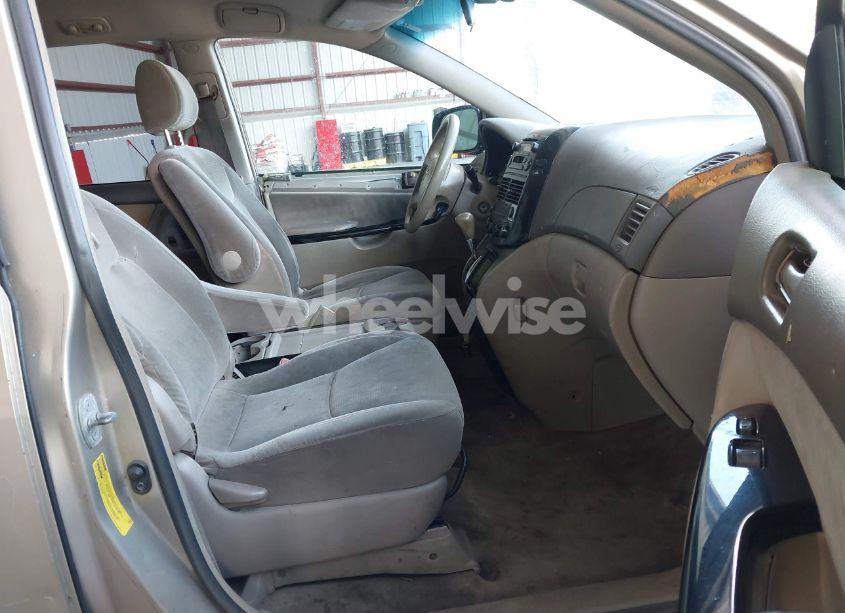 Photo 5 of 2005 Toyota Sienna LE (VIN 5TDZA23CX5S333011)