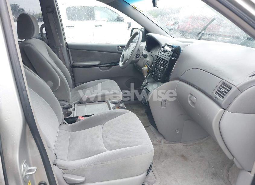 Photo 5 of 2005 Toyota Sienna LE (VIN 5TDZA23CX5S333767)