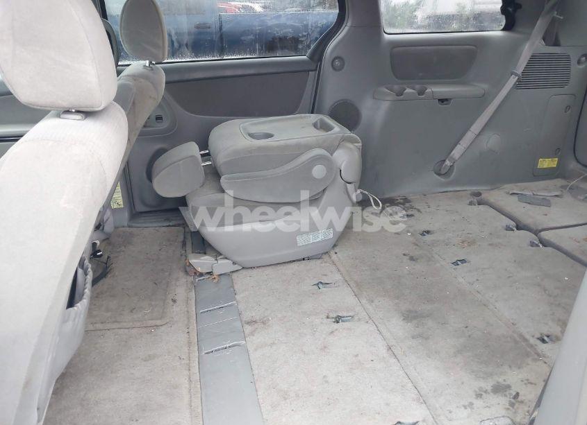Photo 8 of 2005 Toyota Sienna LE (VIN 5TDZA23CX5S333767)