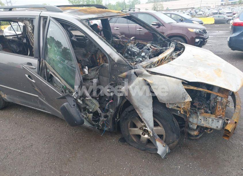 Photo 15 of 2005 Toyota Sienna LE (VIN 5TDZA23CX5S357373)