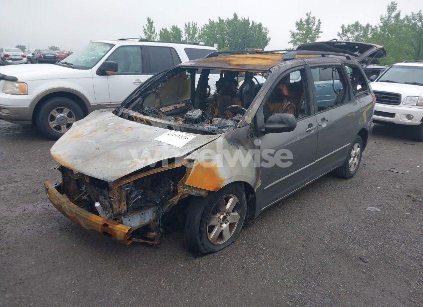 Photo 2 of 2005 Toyota Sienna LE (VIN 5TDZA23CX5S357373)