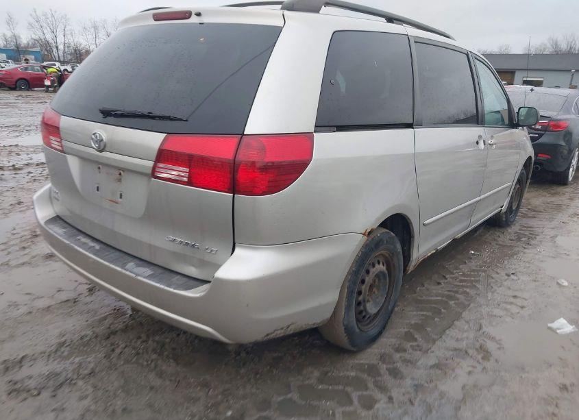 Photo 4 of 2005 Toyota Sienna LE (VIN 5TDZA23CX5S373461)