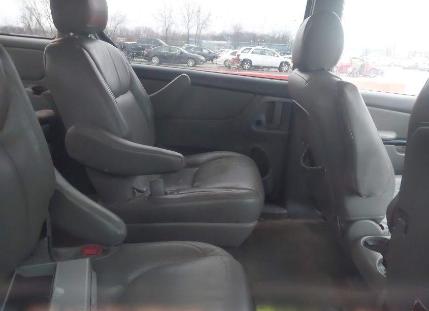 Photo 8 of 2005 Toyota Sienna LE (VIN 5TDZA23CX5S373461)