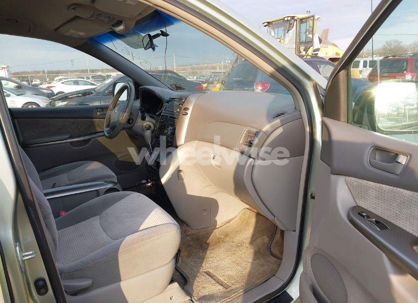 Photo 5 of 2006 Toyota Sienna LE (VIN 5TDZA23CX6S556036)