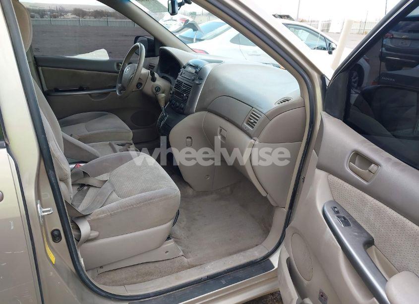 Photo 5 of 2006 Toyota Sienna LE (VIN 5TDZA23CX6S577758)