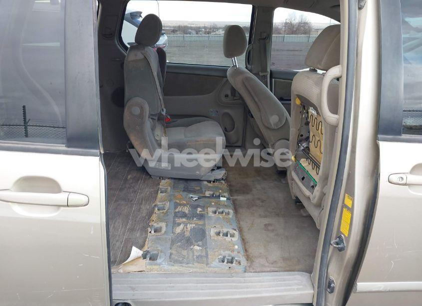 Photo 8 of 2006 Toyota Sienna LE (VIN 5TDZA23CX6S577758)