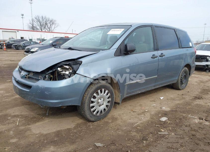 Photo 2 of 2004 Toyota Sienna CE (VIN 5TDZA29C44S036628)