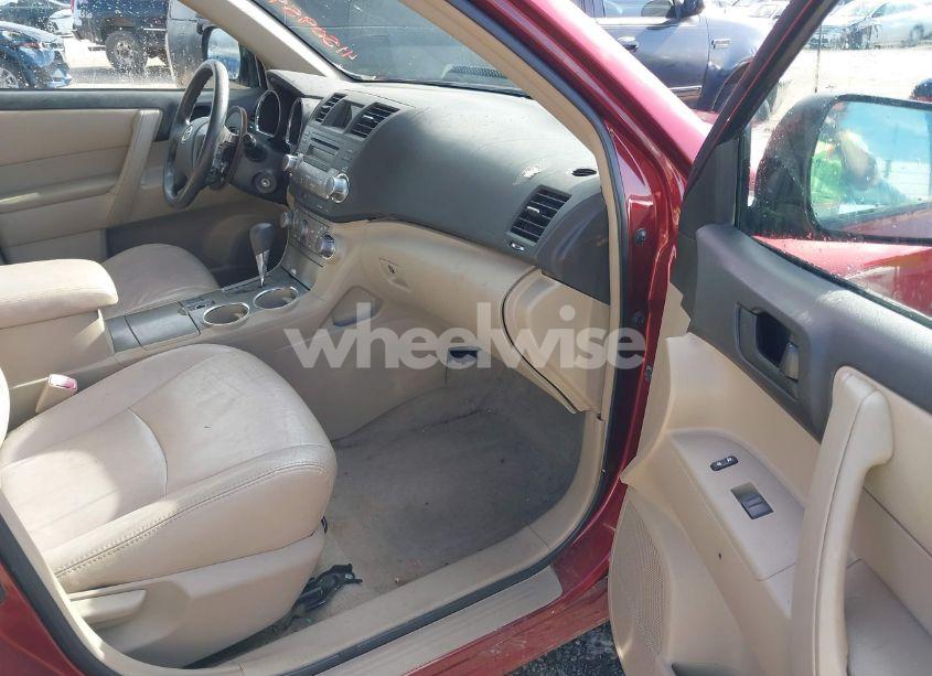 Photo 5 of 2010 Toyota Highlander (VIN 5TDZA3EH0AS002401)