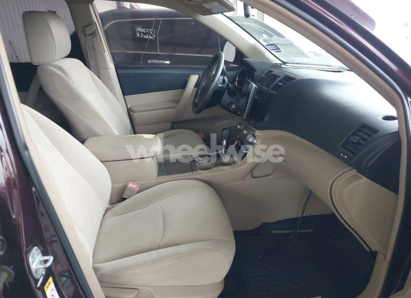 Photo 5 of 2011 Toyota Highlander SE (VIN 5TDZA3EH0BS015313)