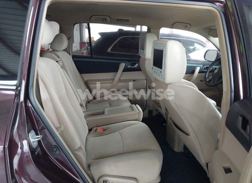 Photo 8 of 2011 Toyota Highlander SE (VIN 5TDZA3EH0BS015313)