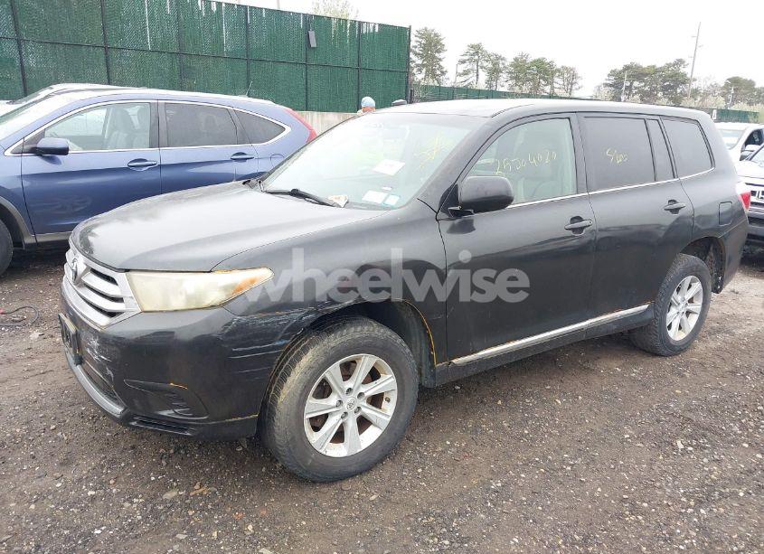 Photo 2 of 2012 Toyota Highlander (VIN 5TDZA3EH0CS024692)