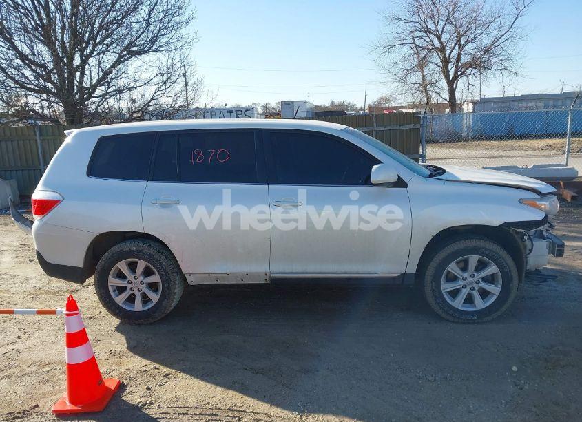 Photo 14 of 2013 Toyota Highlander (VIN 5TDZA3EH0DS036634)