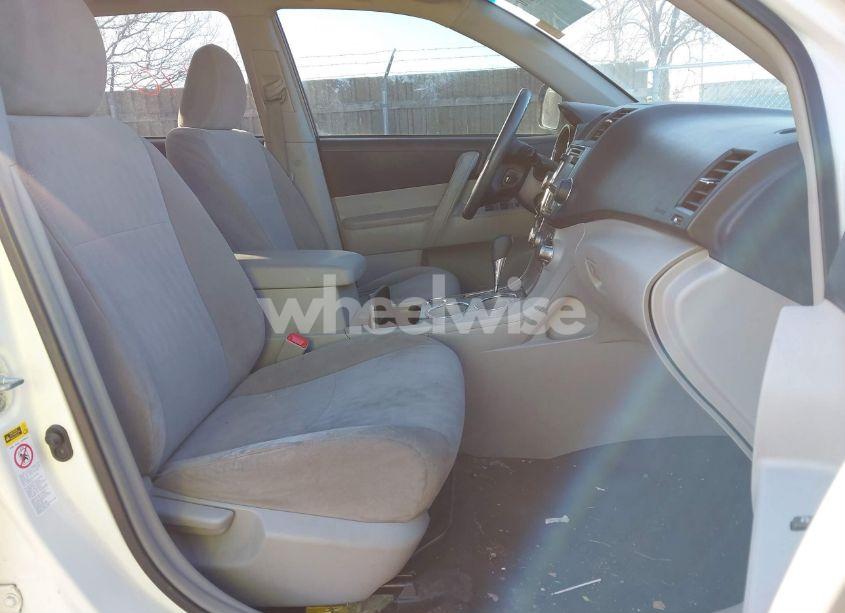 Photo 5 of 2013 Toyota Highlander (VIN 5TDZA3EH0DS036634)