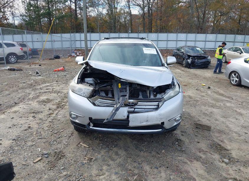 Photo 12 of 2013 Toyota Highlander BASE PLUS (VIN 5TDZA3EH0DS040182)