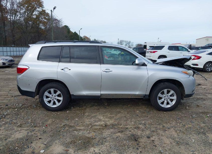 Photo 13 of 2013 Toyota Highlander BASE PLUS (VIN 5TDZA3EH0DS040182)