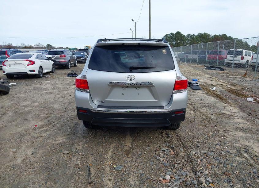 Photo 16 of 2013 Toyota Highlander BASE PLUS (VIN 5TDZA3EH0DS040182)