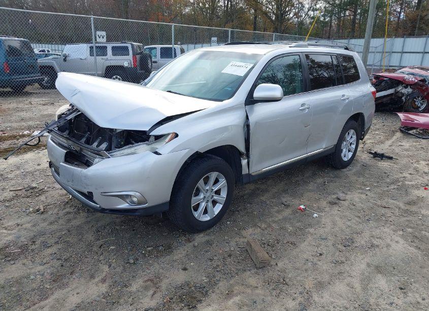 Photo 2 of 2013 Toyota Highlander BASE PLUS (VIN 5TDZA3EH0DS040182)