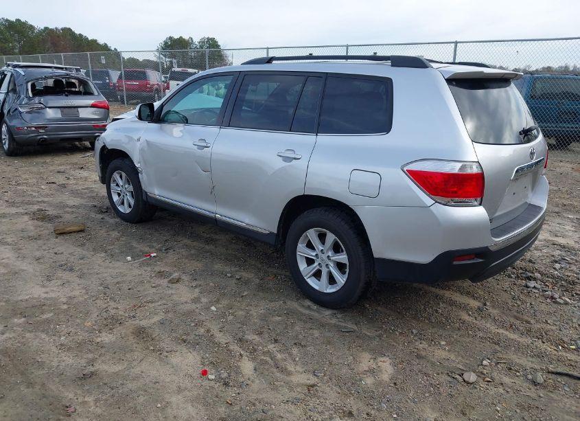 Photo 3 of 2013 Toyota Highlander BASE PLUS (VIN 5TDZA3EH0DS040182)